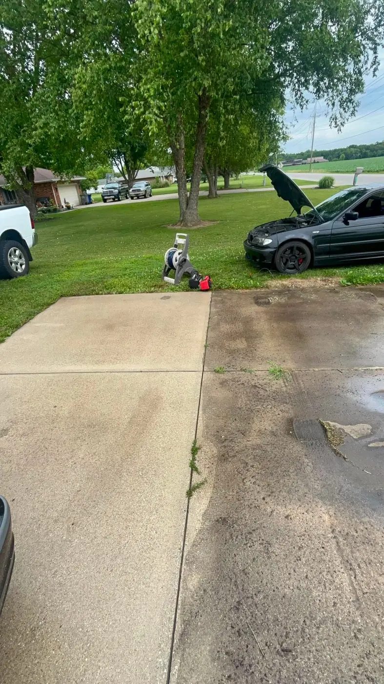 Driveway concrete cleaning in Kokomo